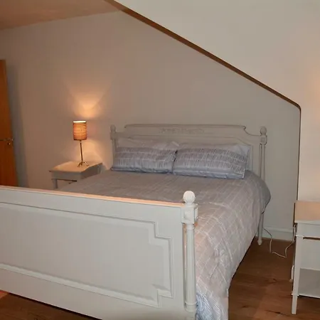 Apartamento 3, Oakleigh House, Donnybrook Hill, Douglas *
