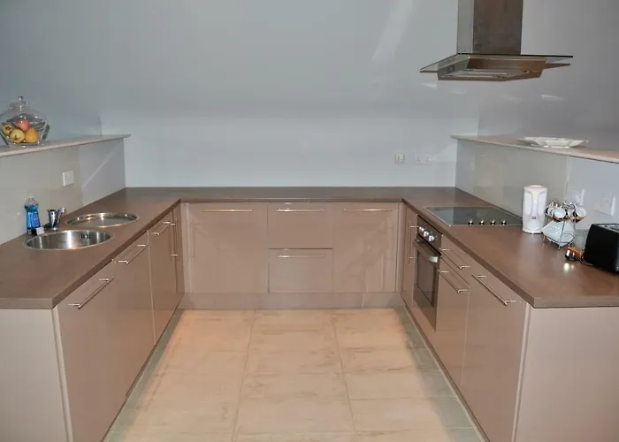 3, Oakleigh House, Donnybrook Hill, Douglas *